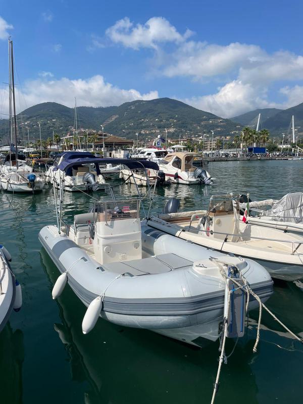 gommone global navis